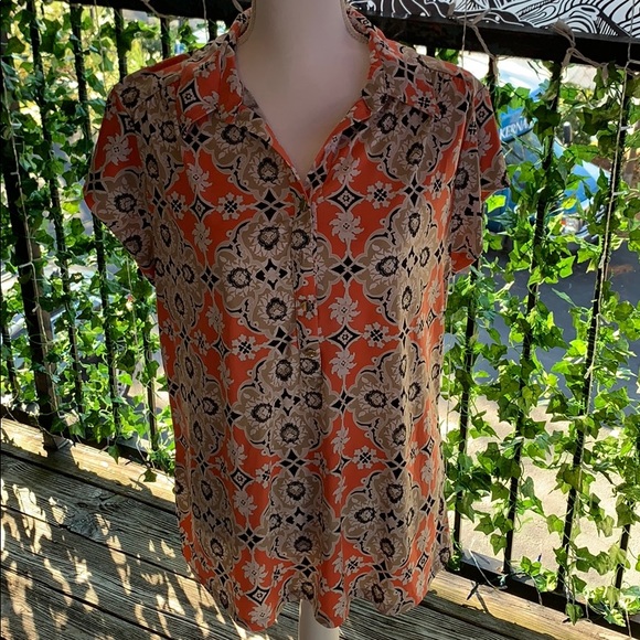 Pink patterned button up - Picture 1 of 4